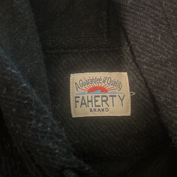 Faherty Sweatshirt - Picture 2 of 2